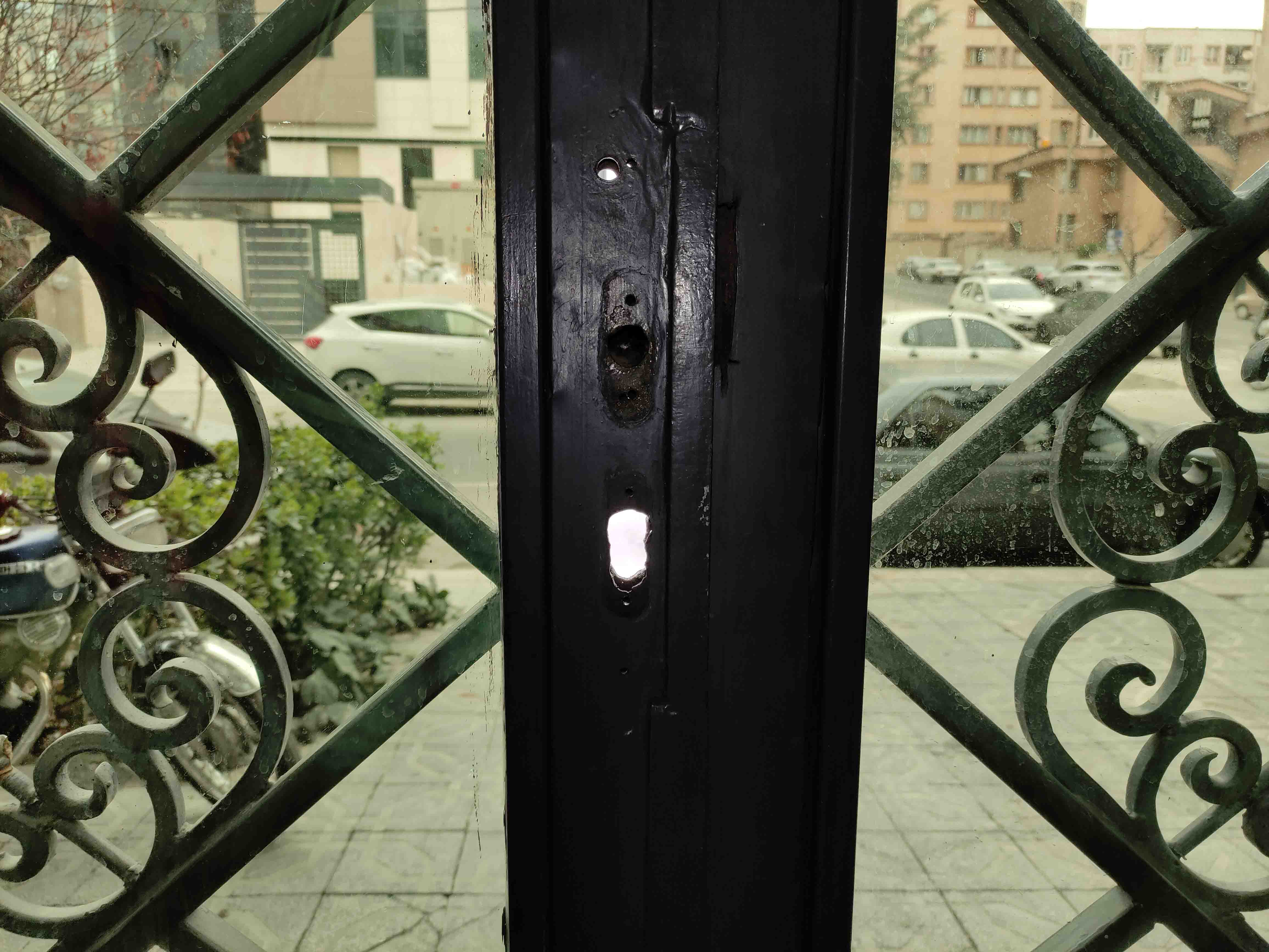 نصب قفل برقی برای درب ورودی ساختمان در سعادت آباد نصب قفل برقی برای درب ورودی ساختمان در سعادت آباد